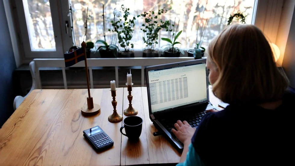 Det kan skilja tusenlappar om året som en kvinnlig låntagare får betala mer i ränta än en man. Det visar en undersökning som låneförmedlingsföretaget Lendo gjort.