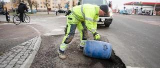Lång väntan på att få groparna lagade efter vattenläckan