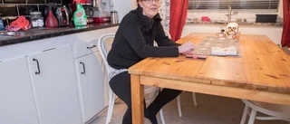 Läkarna glömde utrustning i Katarinas mage – nu anmäler hon landstinget