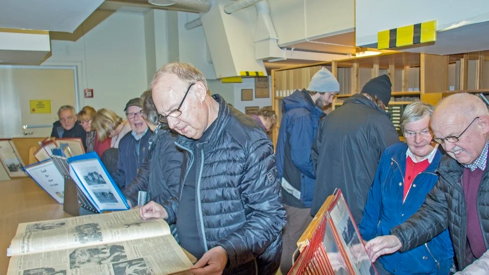 Många besökare tog tillfället i akt att kika in i kommunarkivet under lördagens öppna hus.