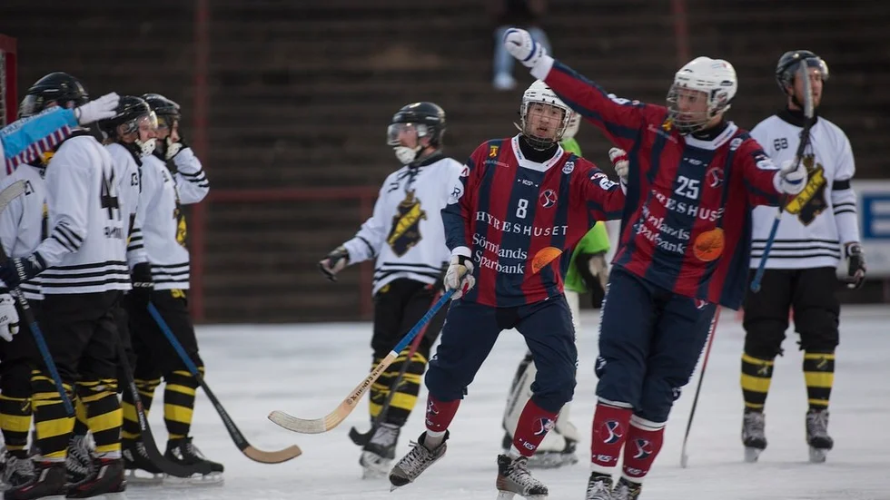 Linus Doktare jublar efter att han har gjort ett av sina tre mål i segermatchen mot AIK.