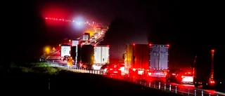 Trafikolycka vid vägarbete – långa köer på E4