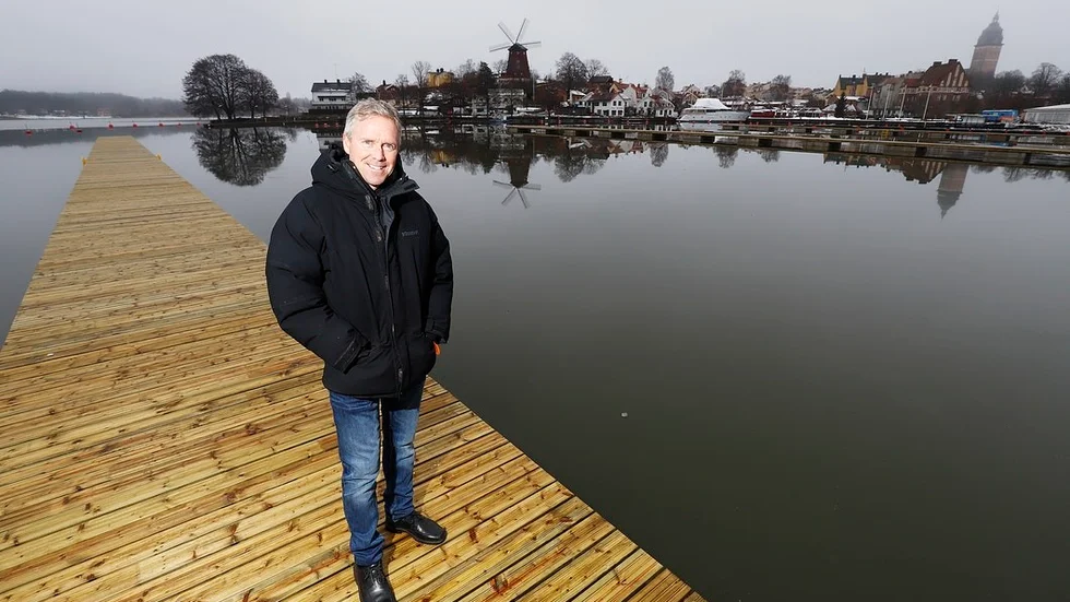 – Det ser inte trevligt ut med en sådan där stor rostig jagare vid bron, säger kommunens stadsmiljö- och servicechef Anders Ekman. Han hoppas att Stallarholmens båtklubb, där ägaren Arne Nordenberg är vice ordförande, agerar för att få bort Gandalf från blickfånget i centrala Stallarholmen.