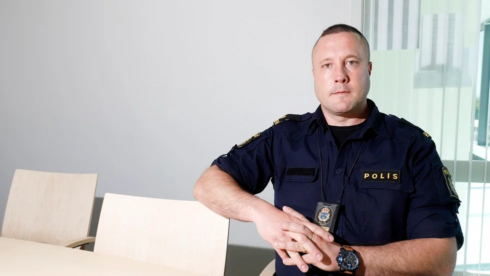 – Det är en kallare och hårdare attityd längre ner i åldrarna, säger kommunpolis Peter Sigurd som konstaterar att även om bevisläget är gott efter helgens raketattack, är det inte säkert att potentiellt hårda straff får en avskräckande effekt: – Det beror på individ och hur långt de kommit i sin kriminalitet. Alla är inte mottagliga, men vi måste fortfarande göra det vi ska göra och det är att lagföra individer som begår brott.