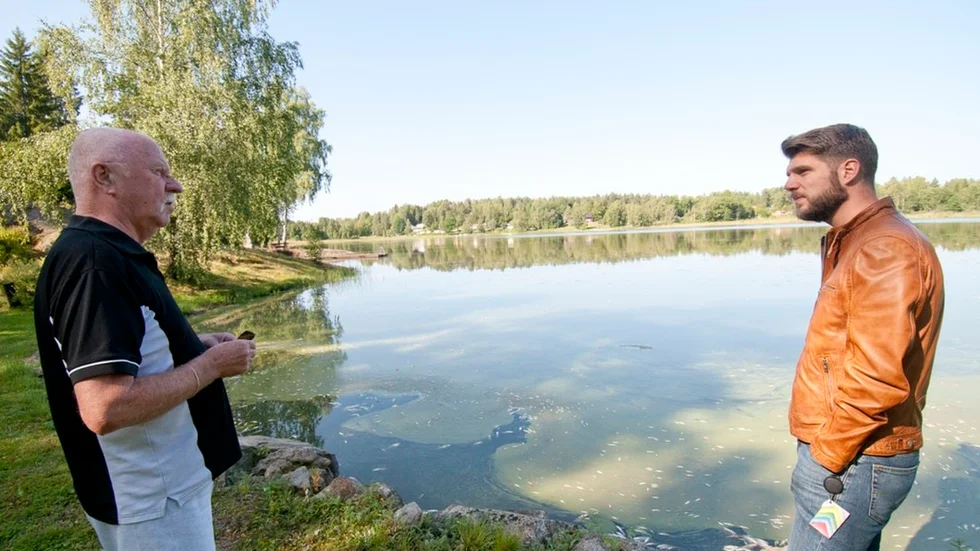 Arne Carlson som bor intill Malmsjön sedan 24 år tillbaks berättar för Länsfiskekonsulenten Jimmy Blom att han aldrig upplevt någonting liknande som årets fiskdöd.