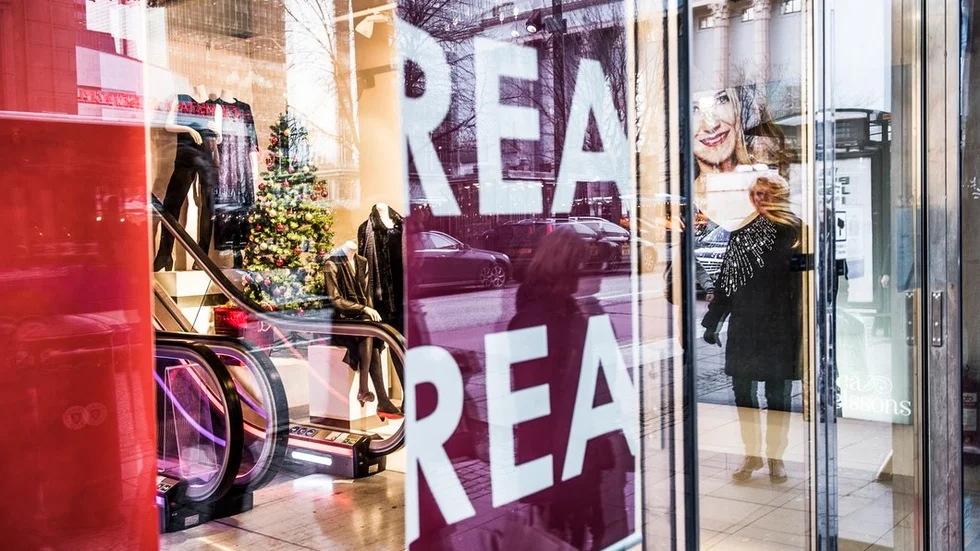 Svensk handel pekar på att julshoppingen har flyttat in i november, speciellt på readagen Black friday som infaller nu på fredag. Vad gäller för konsumenterna när man handlar på rea?