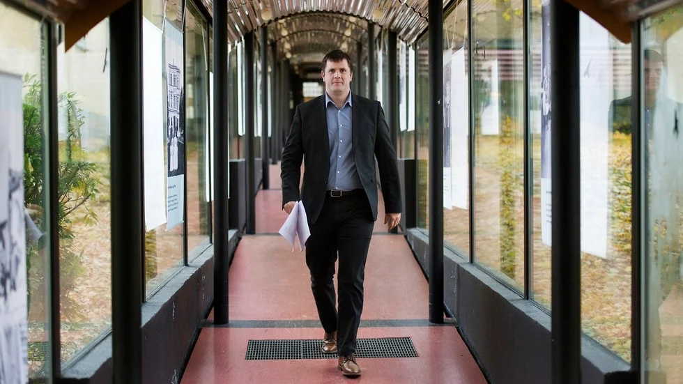Landstingets oppositionsråd Magnus Leivik (M) vill skynda på utvecklingen inom vården och bland annat döpa om vårdcentralerna till hälsocentraler.