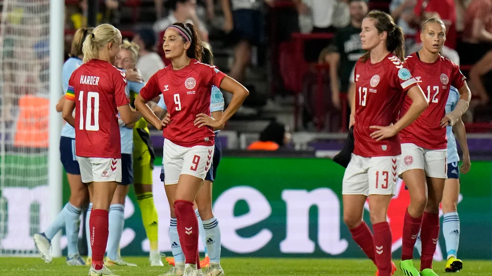 Danmark fick tacka för sig efter förlust mot Spanien i den avslutande gruppspelsmatchen.