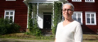 Hon delar sin tid mellan träindustrin och författandet: ”En mycket bra kombination”