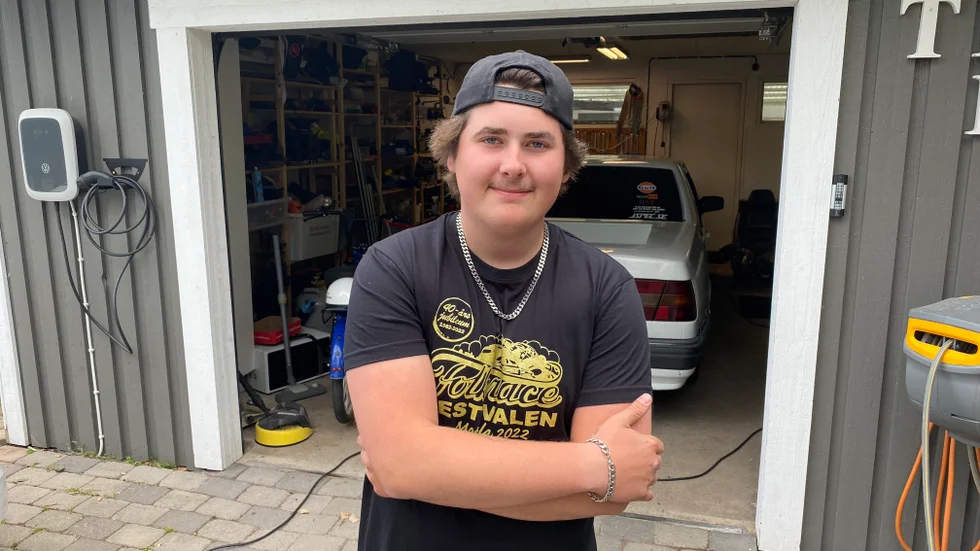 Startklar. Hjalmar Söderberg från Smedsby har börjat med folkrace i år och 17-åringen har redan tagit hem ett par pokaler för SMK Motala. Nu debuterar han i Folkracefestivalen, med kval i juniorklassen på onsdag.