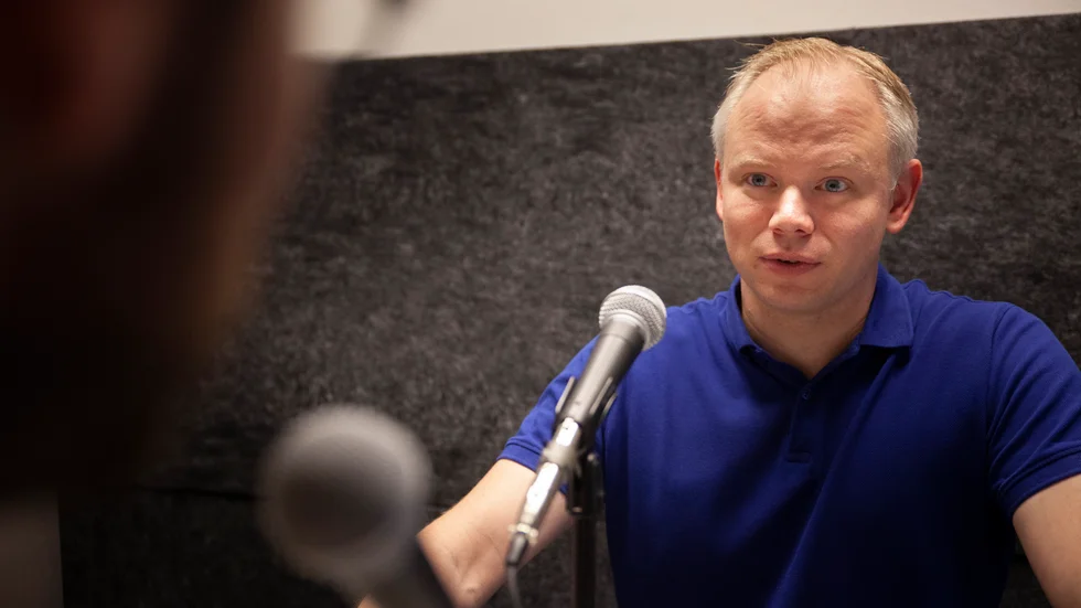 Barn- och ungdomsnämndens ordförande Erik Östman (M) anser att politiken "kastar in" för mycket projekt i skolan. "Det kanske är ett udda vallöfte men vi lovar att hålla igen under nästa mandatperiod", säger han.