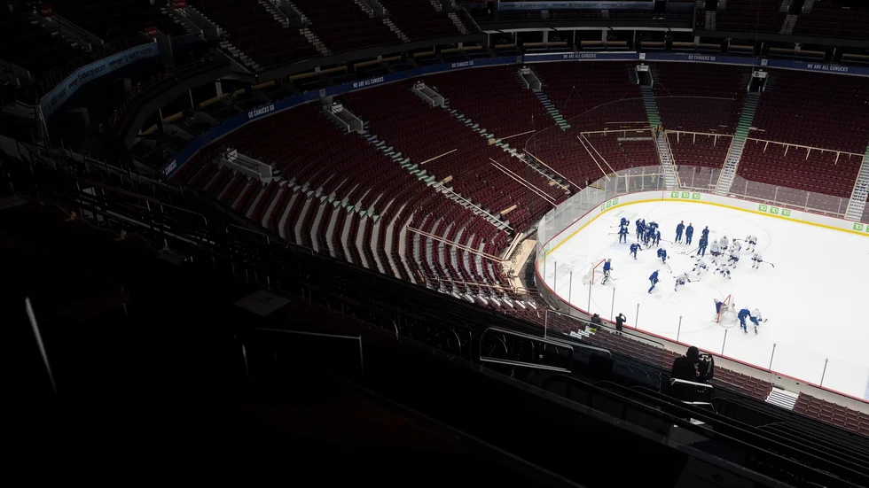 "En del av spelarna som fortfarande har en förhoppning om att spela i NHL nästa säsong kommer att bli tillgängliga för de europeiska klubbarna", säger agenten Claes Elefalk.