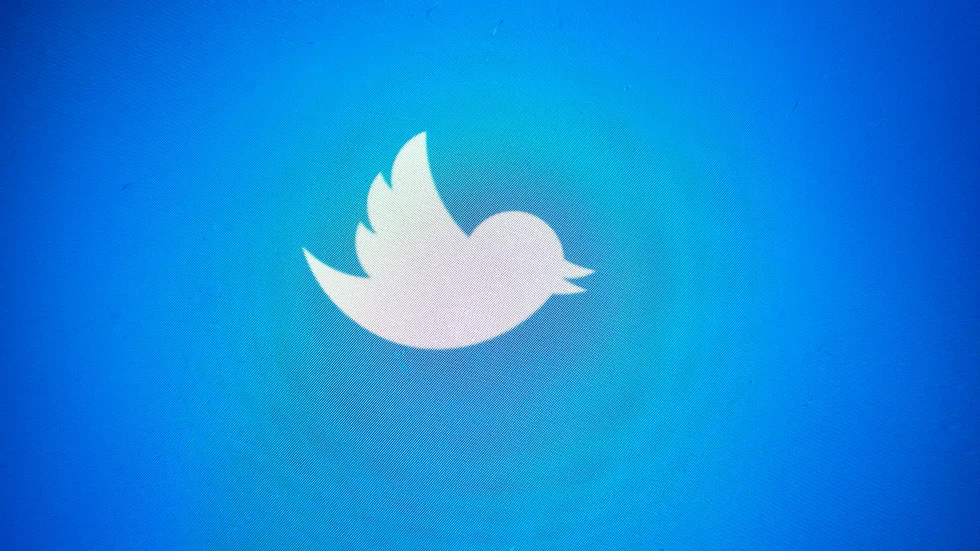 "Ingen pratar om det här" handlar om en Twitterstjärna. Boken nominerades 2021 till Bookerpriset. Det är den första av Patricia Lockwoods böcker att översättas till svenska.