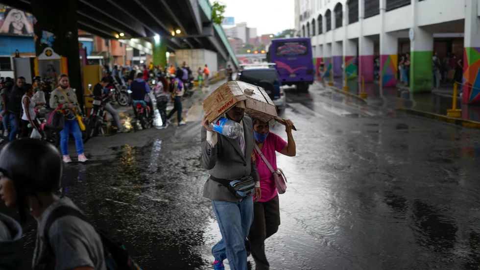 Caracas är numera en av världens dyraste städer. Gatubild från förstaden Petare.