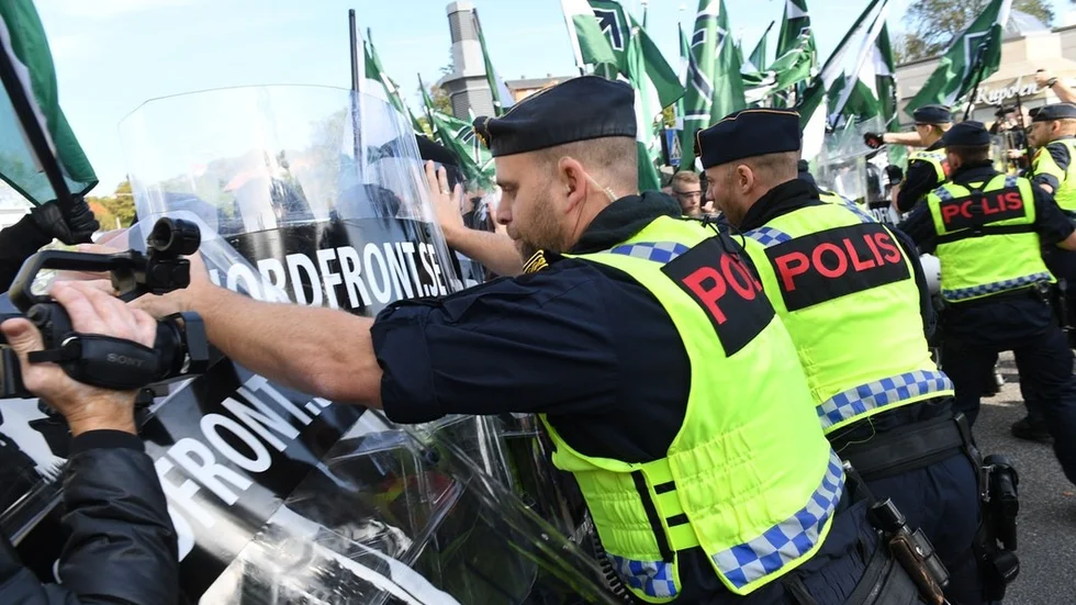 Under NMR:s demonstration i Göteborg 30 september greps 23 nazister, misstänkta för våldsamt upplopp.