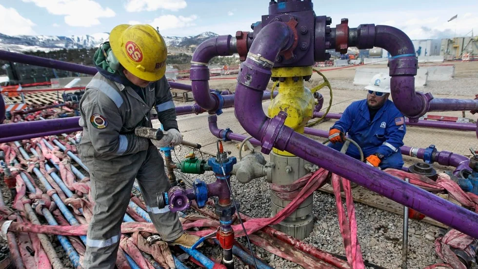 Utvinningsmetoden ”fracking”, som används för utvinning av skiffergas, har redan medfört förstörda vattentäkter och landskap i USA, skriver debattörerna.