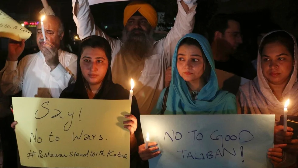Manifestation i Pakistan till stöd av de offer som dog i terrorattacken 31 maj.