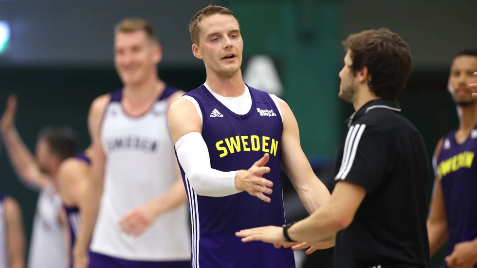 Ludvig Håkanson under en träning i Södertälje inför veckans VM-kval.