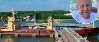 Strängnäs egen "brovakt" var redo när 76 meter Ida H passerade – Jonas Barsch: "Blev en fin bild"