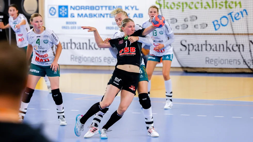 Sara Nordström, Boden Handboll, var glödhet under den andra halvleken när Boden vann stort mot Skånela.