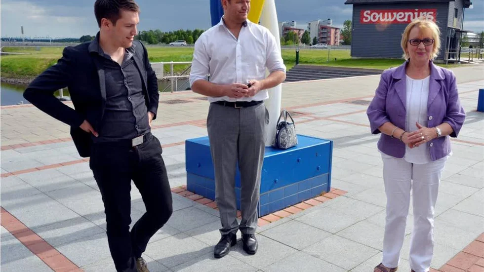 Inga kontrakt blev påskrivna på Viktoriatorget. David Lehto, Mikael Fahlander och Gunnel Simu tar nya tag på tisdag.