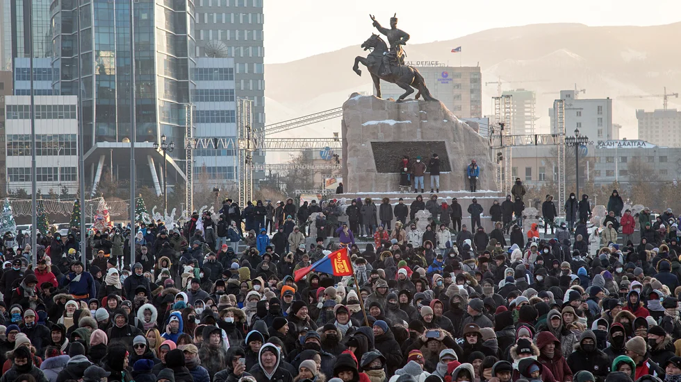 Demonstranter samlade i Mongoliets huvudstad Ulan Bator den 5 december.