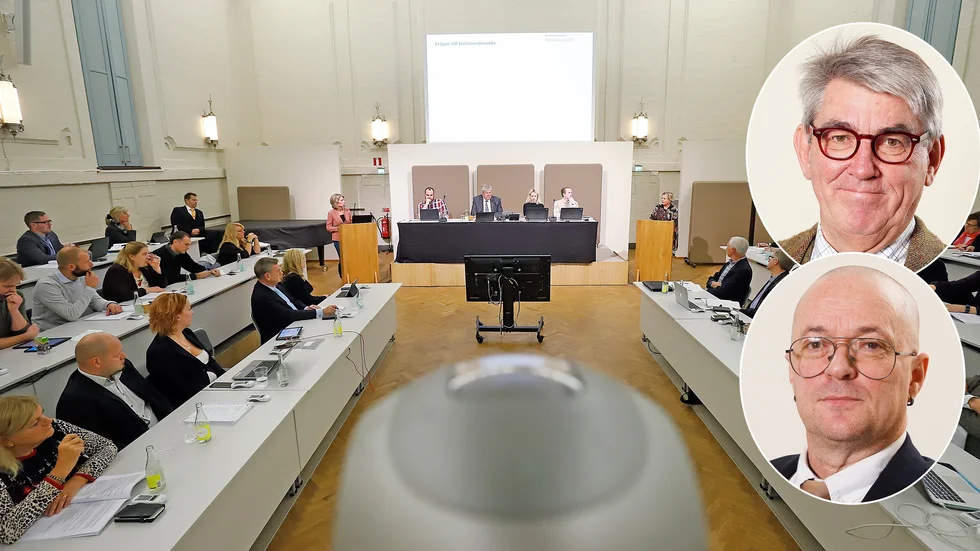 Thore Berggren (M) och Haakon Hansen (SD). Bilden är från ett tidigare kommunfullmäktige i Strängnäs.