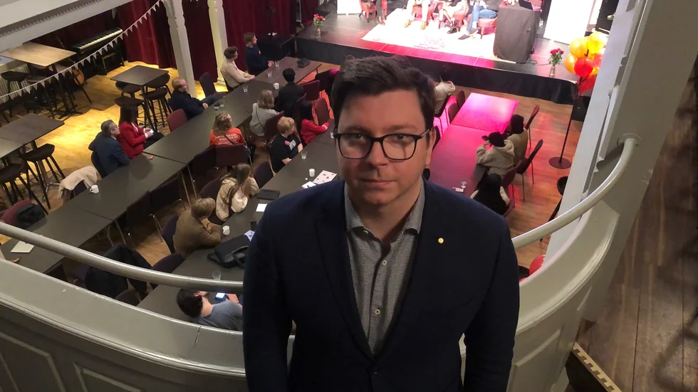 Fredrik Öberg, 31, byggnadsarbetare från Luleå, blir ny pressekreterare hos Socialdemokraterna i Europaparlamentet.