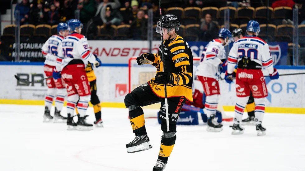 Max Lindholm spräckte den långa måltorkan med två mål i AIK:S 4–0-seger mot Oskarshamn.