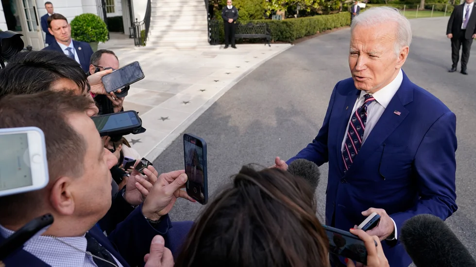 USA:s president Joe Biden möter pressen i Washington på tisdagen efter en resa till North Carolina.