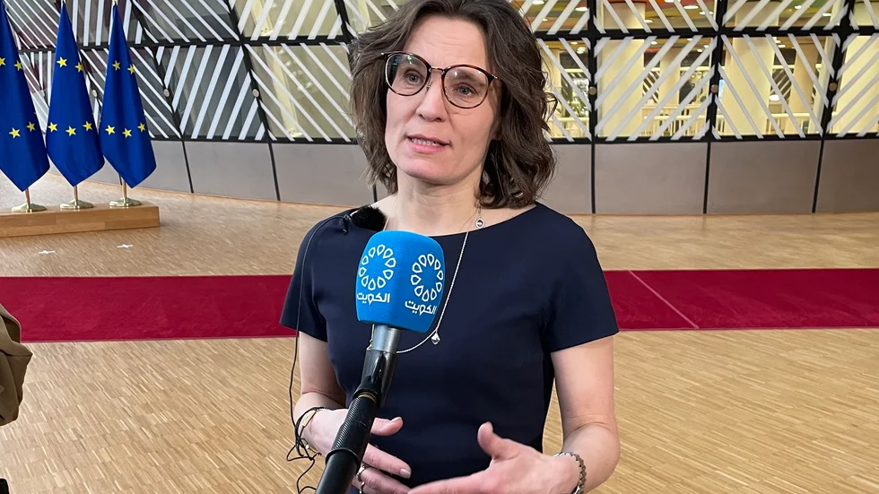 EU-minister Jessika Roswall (M) på väg in till tisdagens EU-möte i Bryssel.