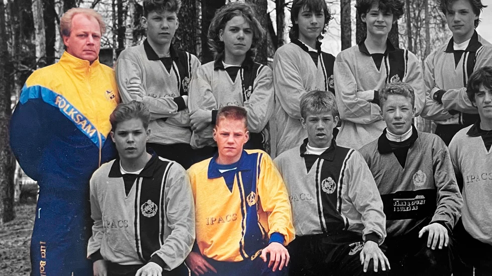 Lars-Erik "Lasse" Stoltz har avlidit 74 år gammal efter en tids sjukdom. Han var verksam som både ungdomstränare och damtränare i Lira BK men också en sejour som herrtränare i Alviks IK. Under slutet av 80-talet och i början av 90-talet var han tränare för krönikör Jesper Sandberg.