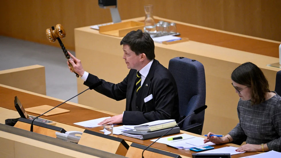 Talmann Andreas Norlén bekräftar Natobeslutet. Det var ett historiskt klubbslag.