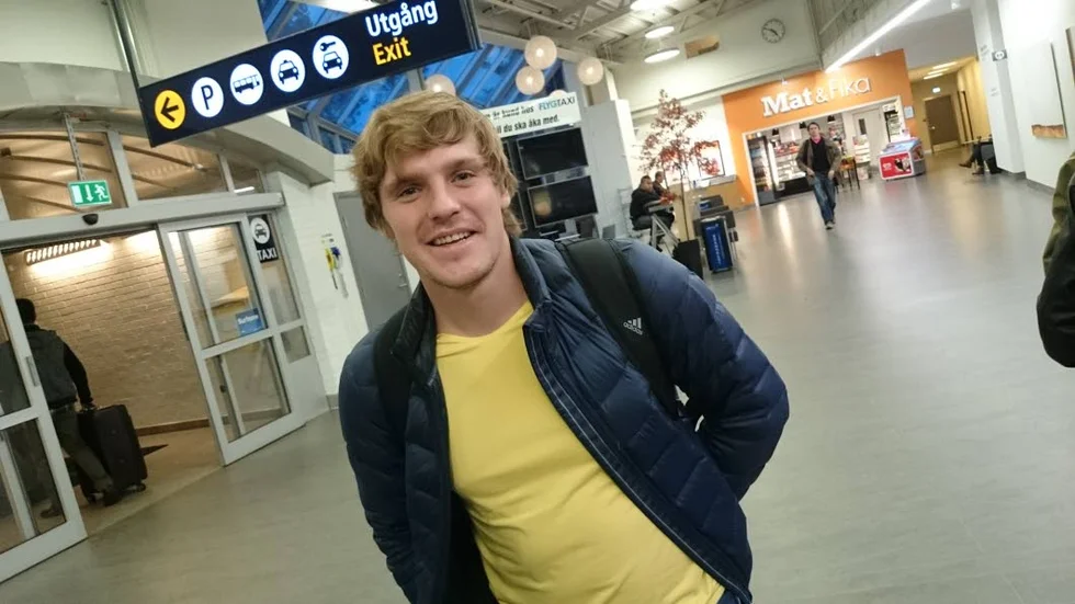 Landade till sist. Kalix Bandys nye ryss Anton Khrapenkov landade i går på Luleå Airport.