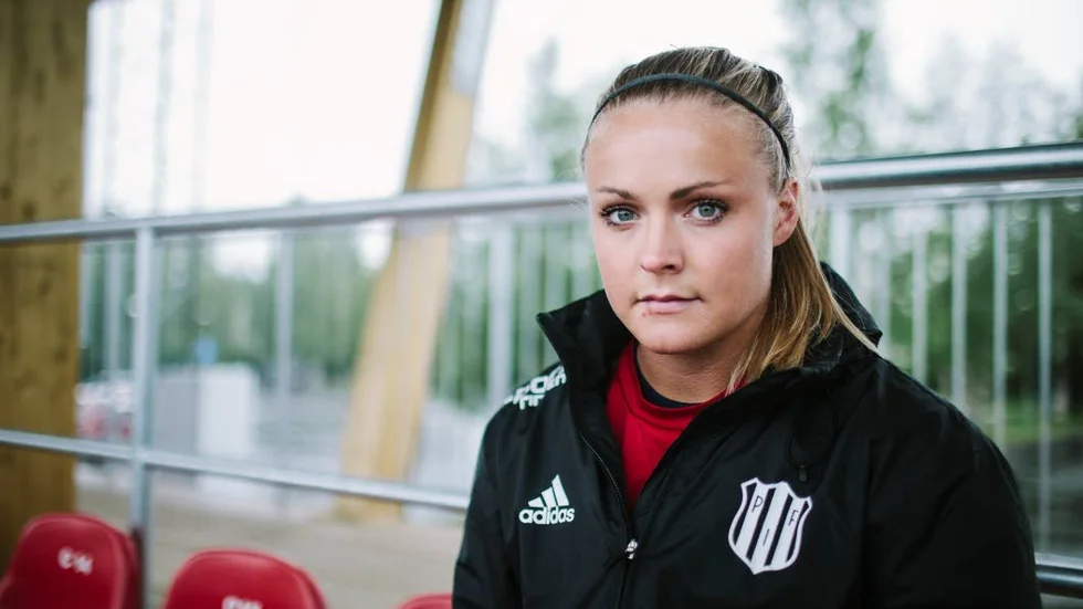 Förlänger. Landslags­målvakten Hilda Carlén har bestämt sig för att stanna 
i Piteå.