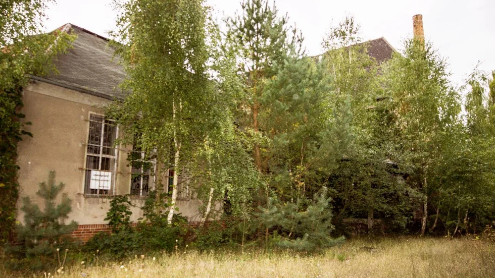 SS Brotfabrik. 2,5 kilometer från koncentrationslägret Sachsenhausen bakade lägerfångar bröd åt fångar i andra läger och åt SS-enheter i Berlin med omnejd.