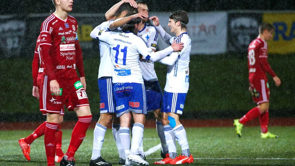 Cuphjälte. Patrik Wallin (11) fick testa att spela på tre olika positioner men inte i sin ordinarie roll. Då fixade han Svenska Cupen-platsen till IFK Luleå.?