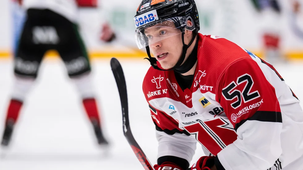 Petrus Palmu i Örebrotröjan. Nu är finländaren på väg till LHC.