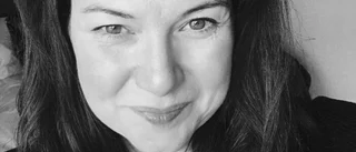 Giftig deckare full av svart humor •  Pusseldeckare i Agatha Christie-stil