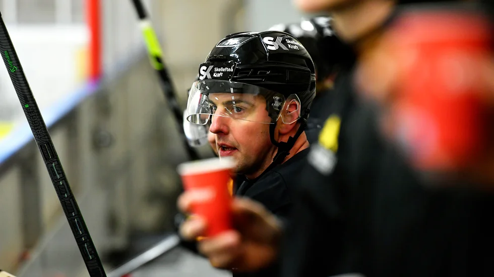 AIK:s forwardsess Joakim Lindström ser fram emot tisdagens CHL-kvartsfinal mot Frölunda på hemmaplan. ”Det ska bli kul”, säger "Jocke".