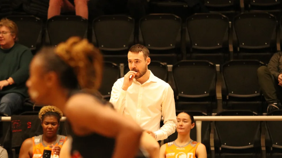 "Förslaget är jättebra, helt rätt väg att gå", säger Dolphins-coachen Kevin Taylor Lundgren om förändringen som är på väg att genomföras i SBL dam.