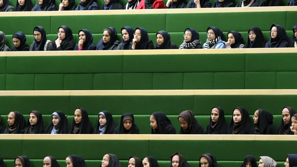 Kvinnliga elever i Iran. Arkivbild.