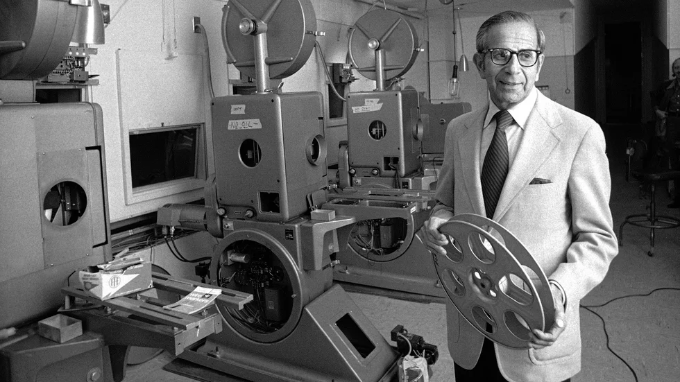 Filmproducenten Walter Mirisch, här på ett foto från 1975. Arkivbild.