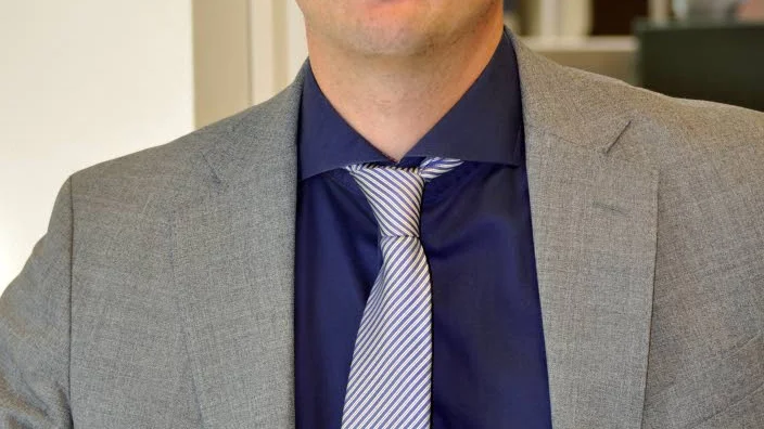 hårt straff. Kammaråklagare Rickard Finnberg yrkade på 18 års fängelse för den mordmisstänkte 25-åringen.