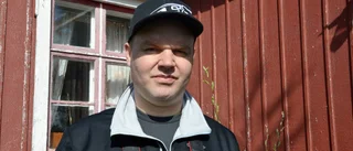 Han dokumenterar rivningen av Malmberget
