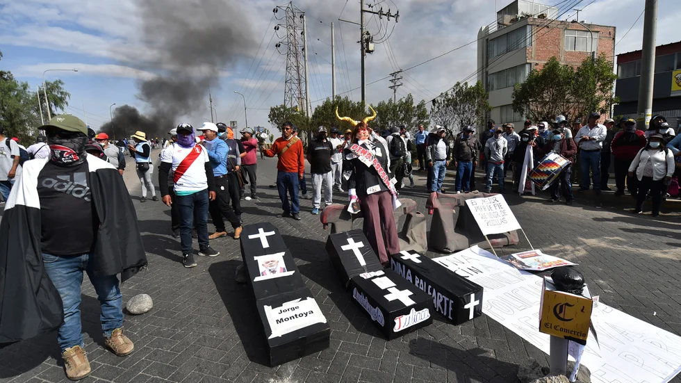 Regimkritiska demonstranter i Arequipa, Peru näst största stad.