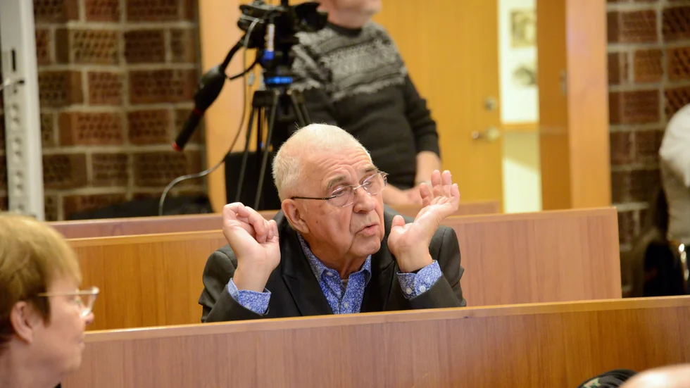 Orvo Hannlöv säger att han försökte kolla upp mer information om ärendet och la en motion bland annat om att utreda om LVU-placerade barn kunde komma hem eller hamna hos mor- och farföräldrar en period innan de kommer hem.