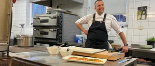 Per-Oskar ska laga världens mest kända middag – "Vi får inget säga förrän på lördag" • VIDEO: Så lagar du smördegsinbakad gravlax