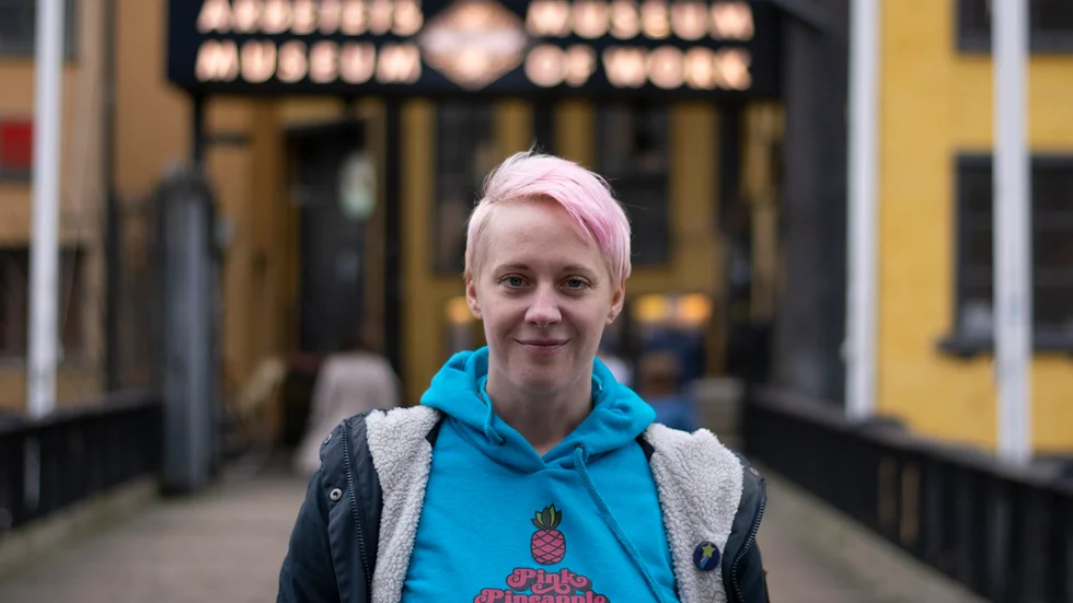 "Det blir en bred blandning med utställare. Vill man hitta unika julklappar är det verkligen hit man ska komma", säger Frida Enebro, projektledare för marknaden.