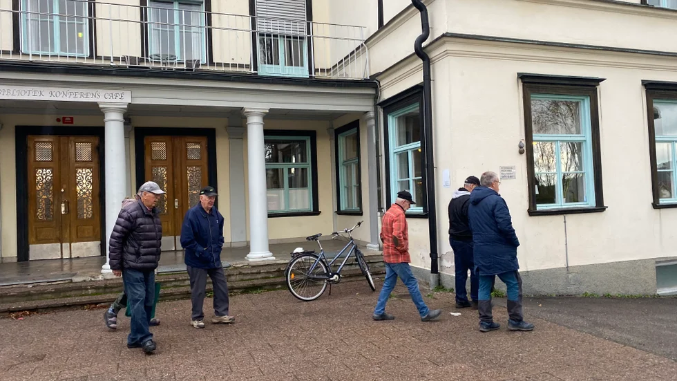 Den kommunala bastun stängs och de som brukar komma dit och basta varje vecka tycker att det är orättvist att inte Gamleby kan få ha en bastudag varje vecka precis som Västervik har.